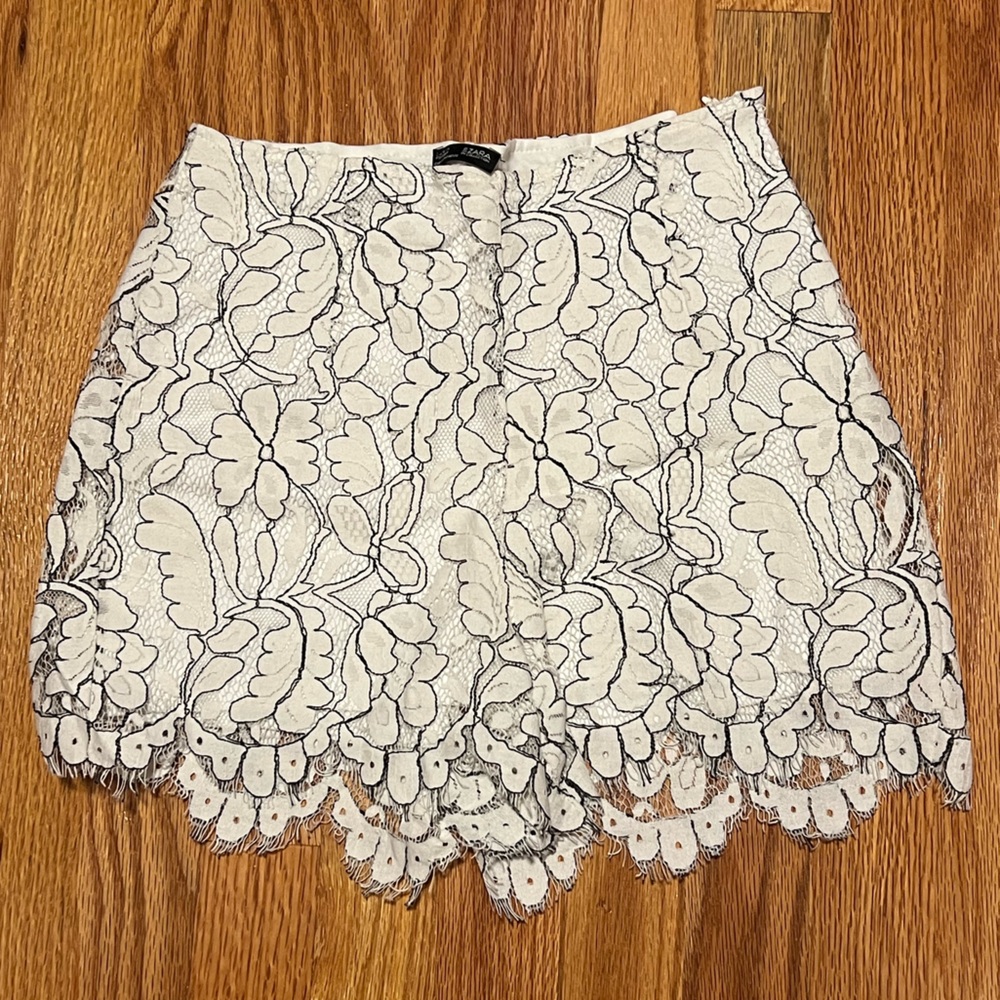 ZARA White Floral Shorts Size S
